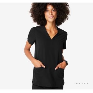 Casma™ Three-Pocket Scrub Top | Black | Medium